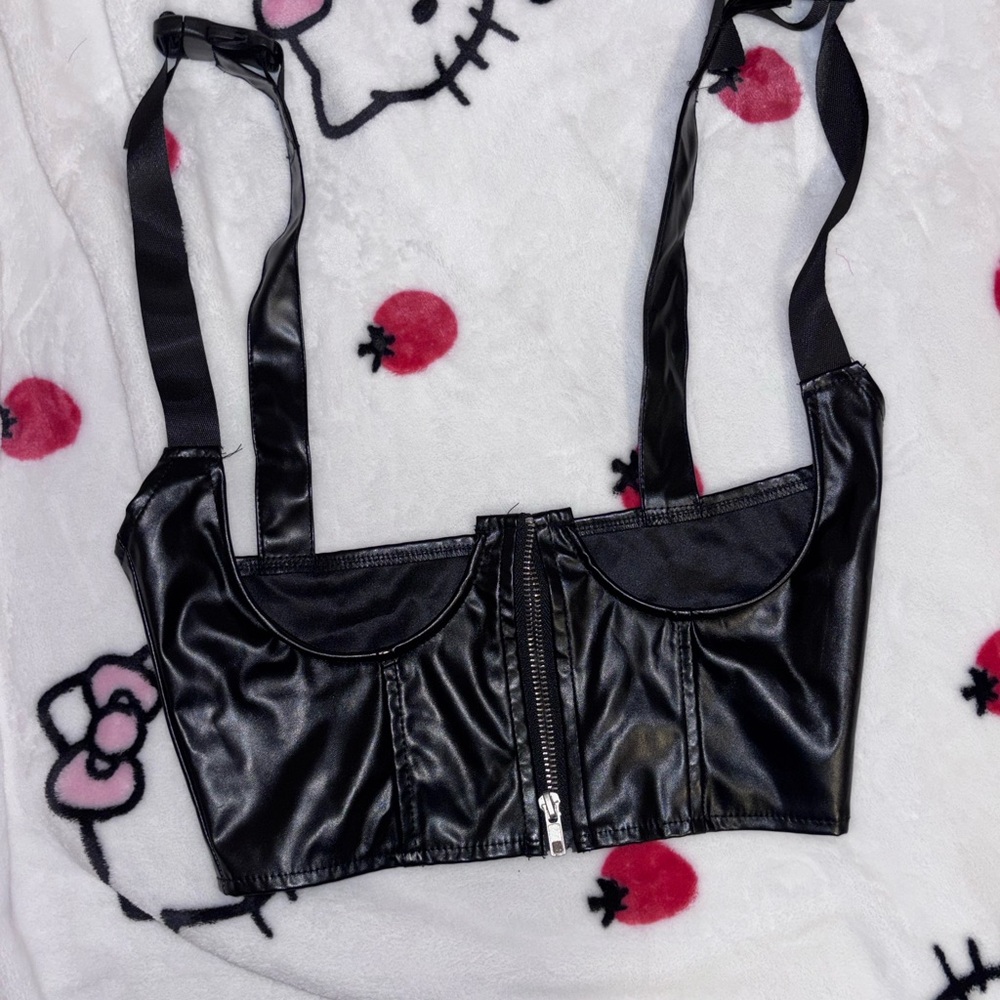 SHEIN Shiny Black Zip Up Crop Top